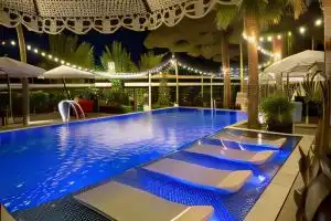 Ujvara Hotel, Голем