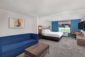 Holiday Inn Express & Suites Columbus at Northlake, Колумбус