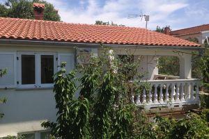 Apartment and Studio Jelušić, Pinezići