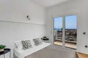 Sanders Arch - Precious 1-Bdr Apt w Balcony, Салоники