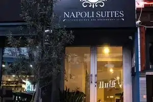 Napoli Suites, Пемброк