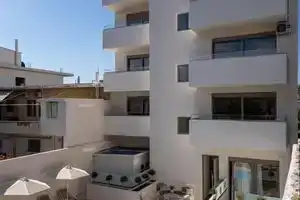 Selected Suites, Ханья