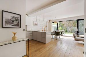 Passy - Eiffel Tower - Amazing 2Br with Garden, Булонь-Бийанкур