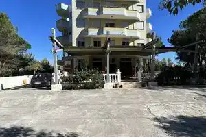 Hotel Garden Albania, Голем