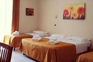 Hotel «Everest», Рим