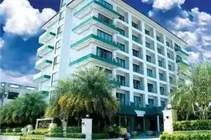 Maneerote Hotel, Сурин