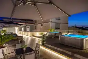 VI Suites, Виареджио