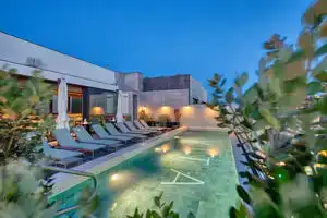 VITA Hotel & Rooftop, Пемброк