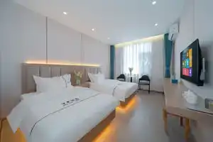 Dali Wanquan Hotel (Dali High-speed Railway Station Erhai Park Branch), Дали