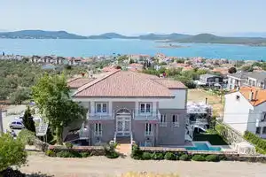 Cunda Piano Hotel, Айвалык