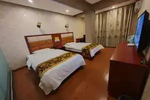 Home Inn Huayi Hotel (Heihe Central Pedestrian Street), Благовещенск