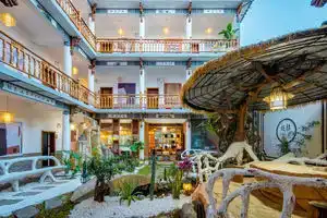 Отель «Dali Tingjianshanyu Inn», Дали
