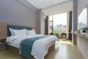 Oakview Light Luxury Hotel, Дали