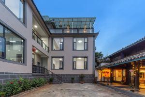 Free Qingjing Homestay, Лицзян