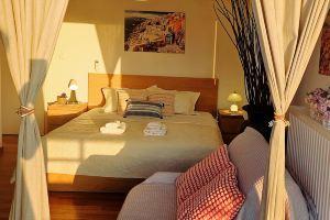 Quiet House-Athens Center 100 Meters Balcony on the Top Floor, Пирей