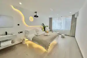 Foam smart Audiovisual Hotel, Дали