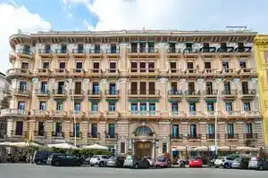 Gram Suites, Неаполь