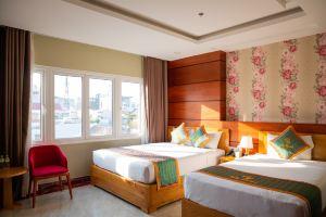 Silk Hotel near Tan Son Nhat Airport, Хошимин