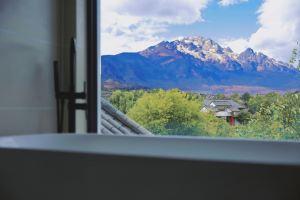 Lijiang Xinshang Snow Mountain View Hiking Homestay, Лицзян