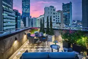 V Causeway Bay Serviced Apartment, Гонконг