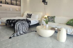 Qiyu Light Luxury Homestay (Grand Tang Mall TV Tower Subway Station), Сиань
