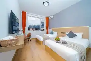 Yalu Hotel (High-speed Railway Station Bohai Park), Дали