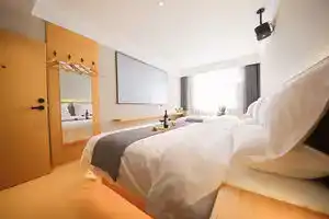 Huating Movie Hotel, Дали