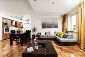 Lumina spacious apartment near the Warszawa Zachodnia station, Варшава