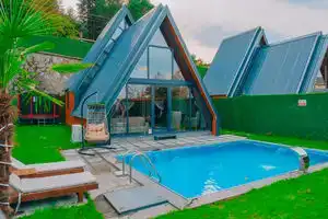 Zenit Bungalov, Сапанджа