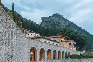 Euphoria Retreat, Мистрас