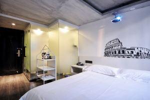 Jianwei Space Movie Hotel (Shanghai Jiangning Road subway station store), Шанхай