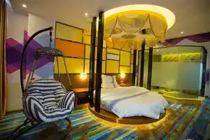 Yinsheng Theme Hotel, Дали