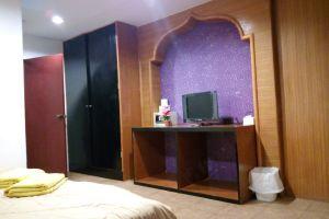 Lara Bar Guest House, Патонг