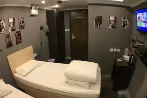 Tong Luo Wan Hostel, Гонконг