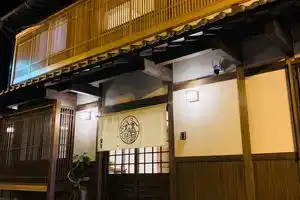 Toraya Inn, Геро
