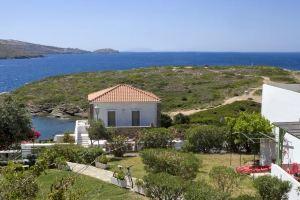 Elpida Andros, Батси
