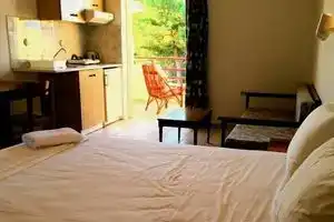 Adele Studios, Аделианос-Кампос