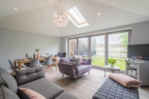 Stylish Family Home by Twickenham Stadium, Лондон