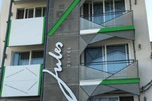 Jules Suites, Пемброк