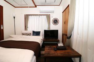 2 Stories 1 House 8 Minutes Walk from the Nearest, Наха