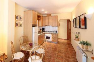 Urb Los Pinos - One Bedroom No.2, Альмунекар