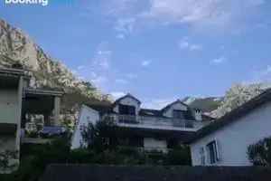 Apartments Coso Zlatne Njive BB, Котор