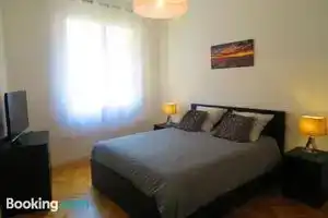 Carré D’or Appt 4 Pièces Moderne et Spacieux, Ницца