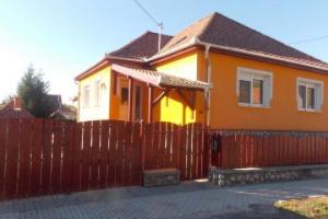 Szonja Apartman, Эгерсалок