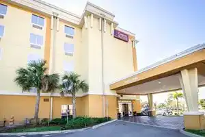 Отель «Comfort Suites Orlando Airport», Орландо
