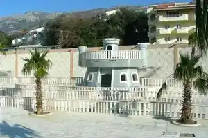 Albergo Mediteran, Рафаиловичи