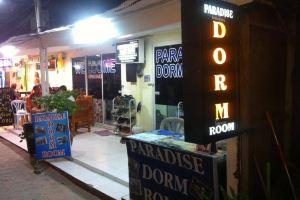 Paradise Dorm Room, Пхи Пхи