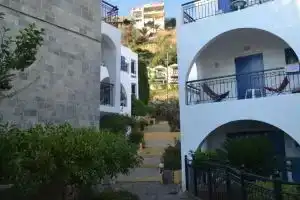 Jasmine Village, Платаньяс