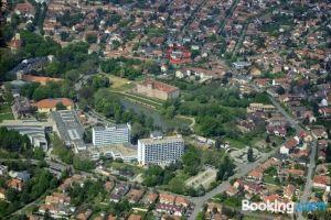 Bíbor Apartman, Дьюла