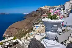 Iriana Suites, Фира